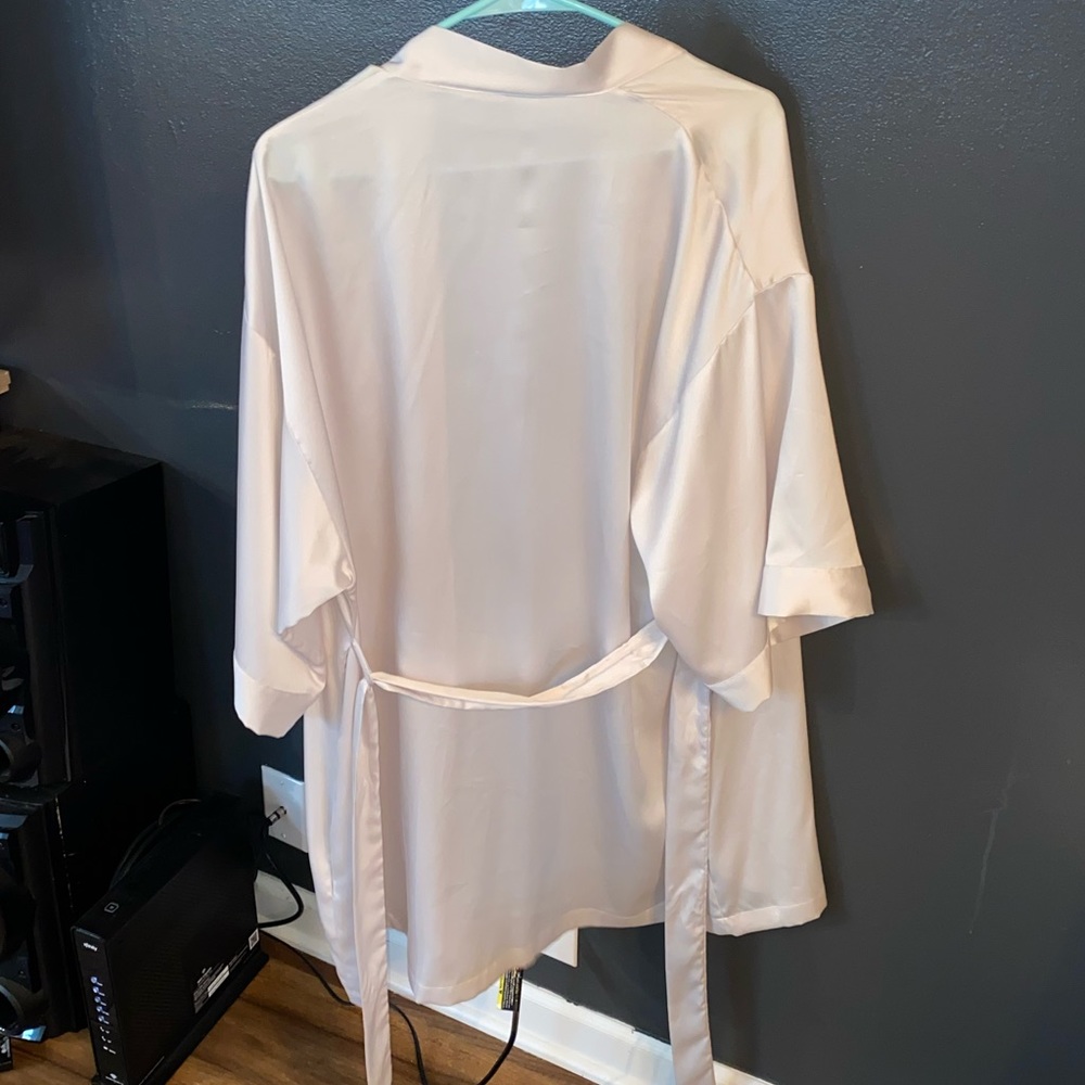 Victoria’s Secret satin robe - Picture 3 of 4